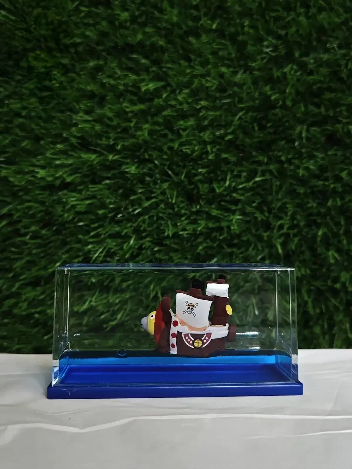 One Piece Mini Pirate Ship Water Block – 10x5cm Desk Collectible